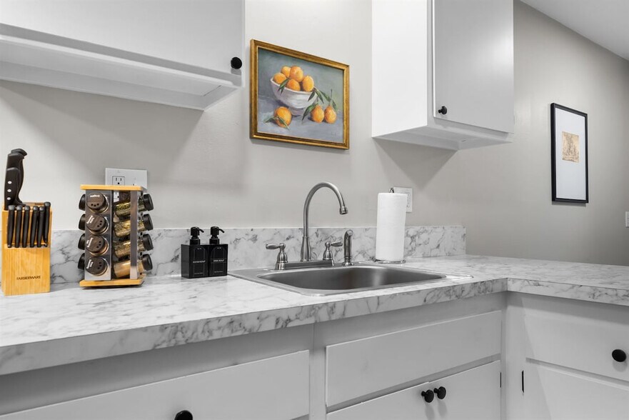 Building Photo - 55 Hollywood Ct