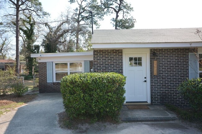Building Photo - 4 Bed/3 Bath home w/fenced yard in Augusta...