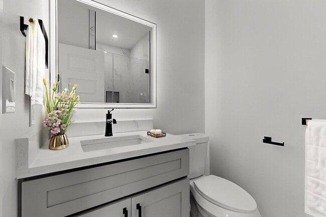 Building Photo - 1840 Highland Dr E