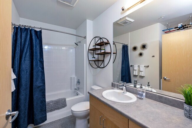 Building Photo - 1636 S McClellan St