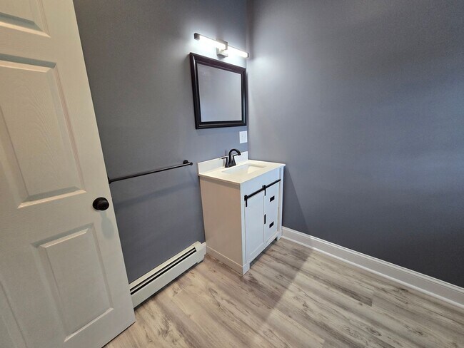 Building Photo - 319 Main St