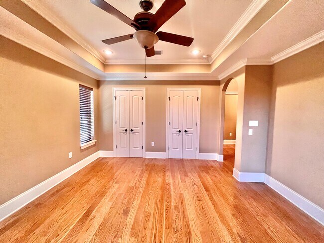 Building Photo - 250 Calusa Blvd