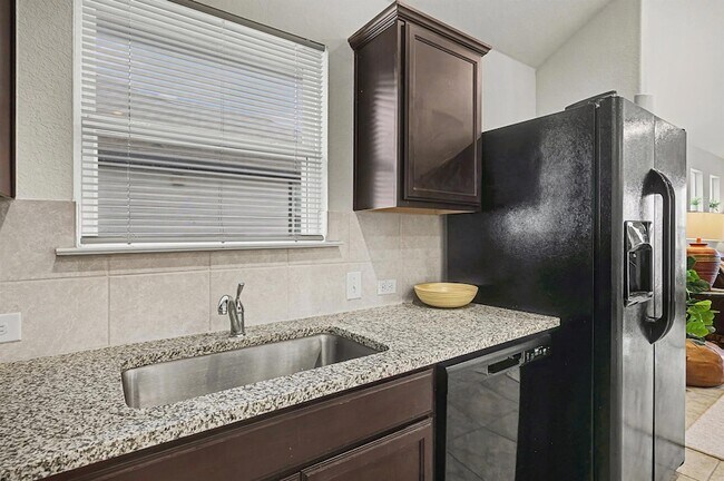 Building Photo - 425 Spiny Lizard Ln