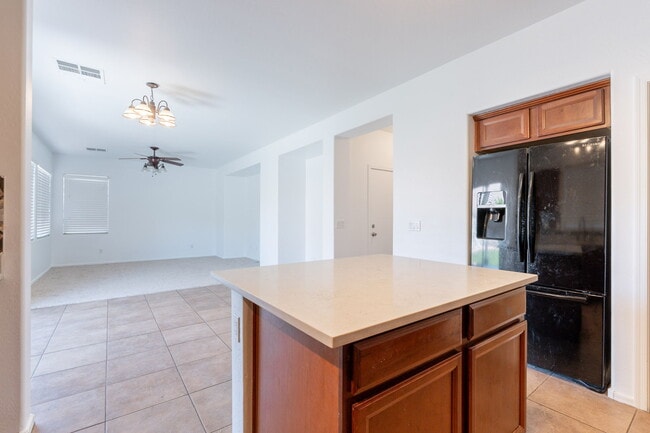 Building Photo - 4500 E Del Rio St