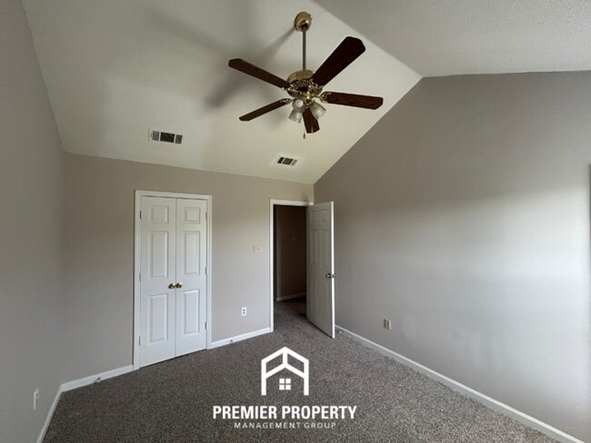 Building Photo - 7845 Shadowland Dr