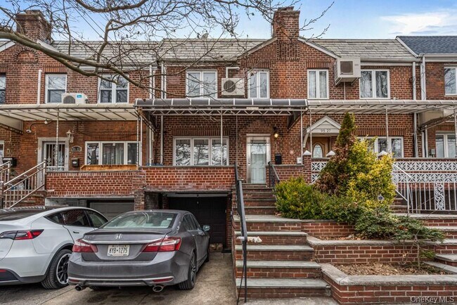 Primary Photo - 95-25-95-67 67th Ave