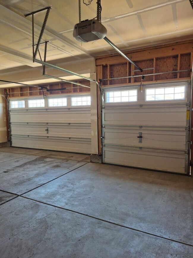 Building Photo - Spacious 5-Bed Home in Banning Lewis Ranch – Mountain Views