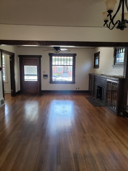 Building Photo - 371 Corona St
