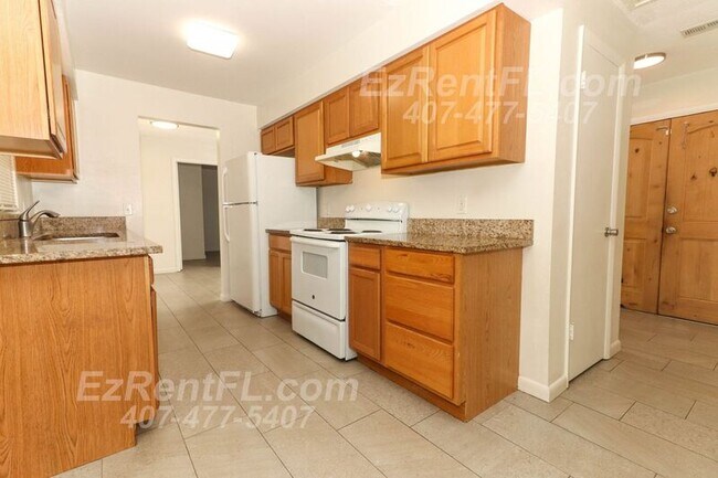 Building Photo - 858 Bishop Dr