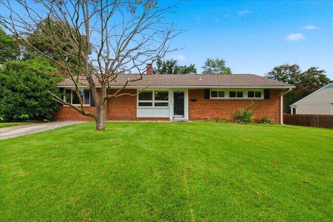 Building Photo - Charming 4-Bedroom Springfield Rambler Near Lake Accotink Park