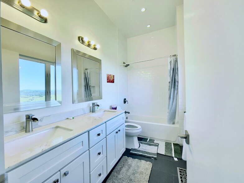 Building Photo - 109 Rancho de la Rosa