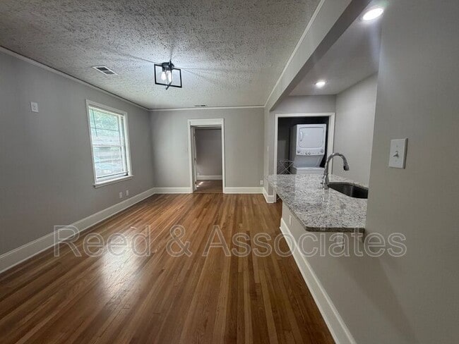 Building Photo - 743 Shotwell St