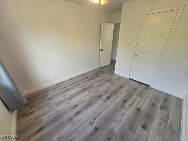 Building Photo - 9893 Canyon Peak Dr