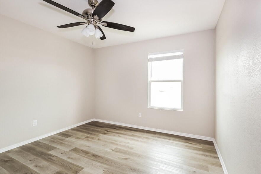 Building Photo - 12024 Silver Lining