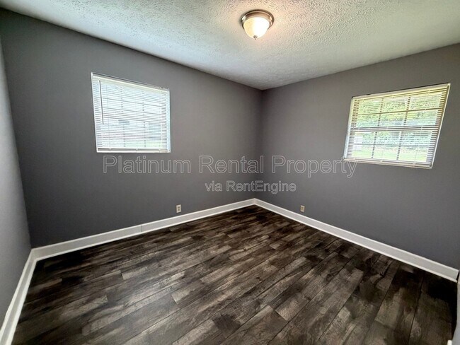 Building Photo - 1502 Waverly Way
