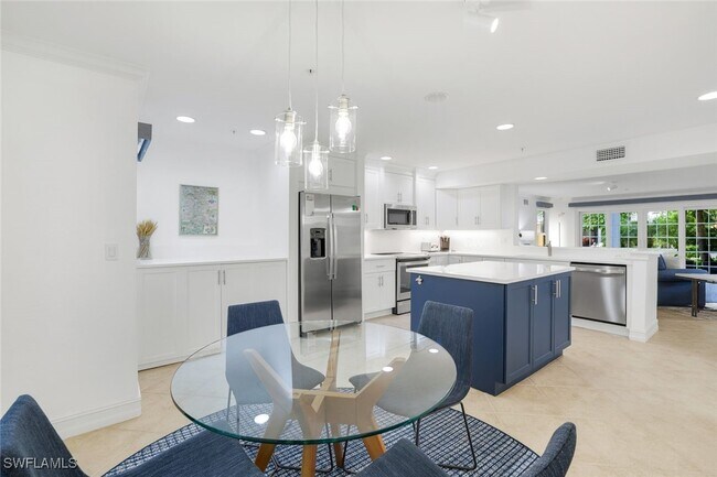 Building Photo - 376 3rd St S