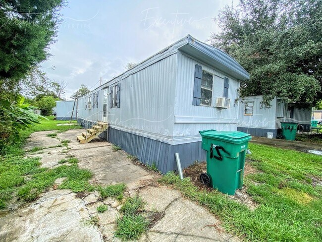 Building Photo - Recently Remodeled 3-Bed Mobile Home in Sulphur