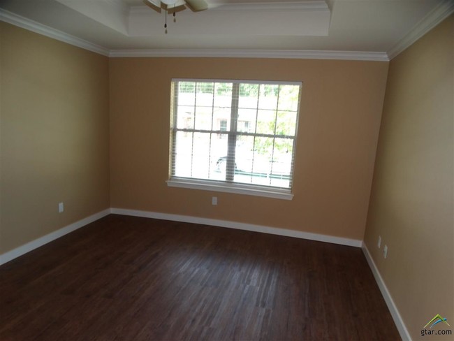 Building Photo - 5056 Shiloh Village Dr