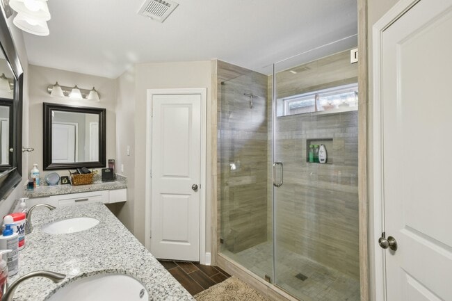 Building Photo - 1006 Glacier Hill Dr