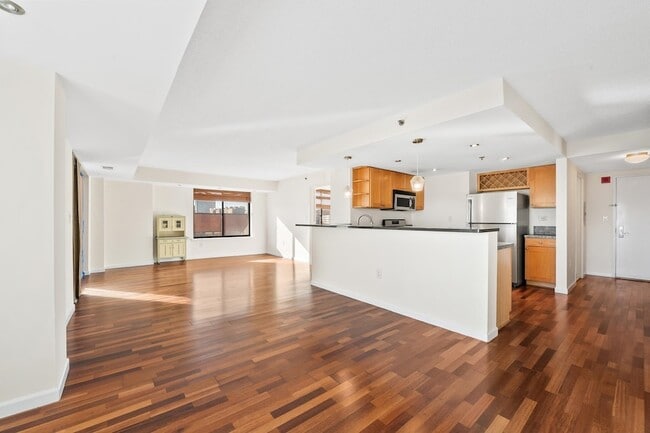 Building Photo - 700 1st St