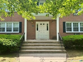 Building Photo - 5 Grandview Dr