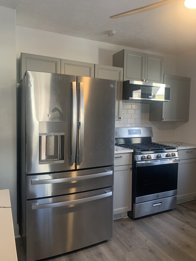 Building Photo - 525 Sunnyside Ave