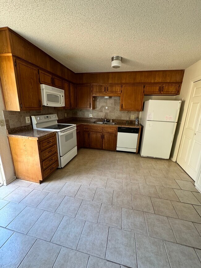 Building Photo - 3406 Victoria Cir