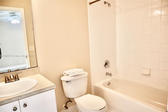 Building Photo - 8656 Southgate Shores Cir
