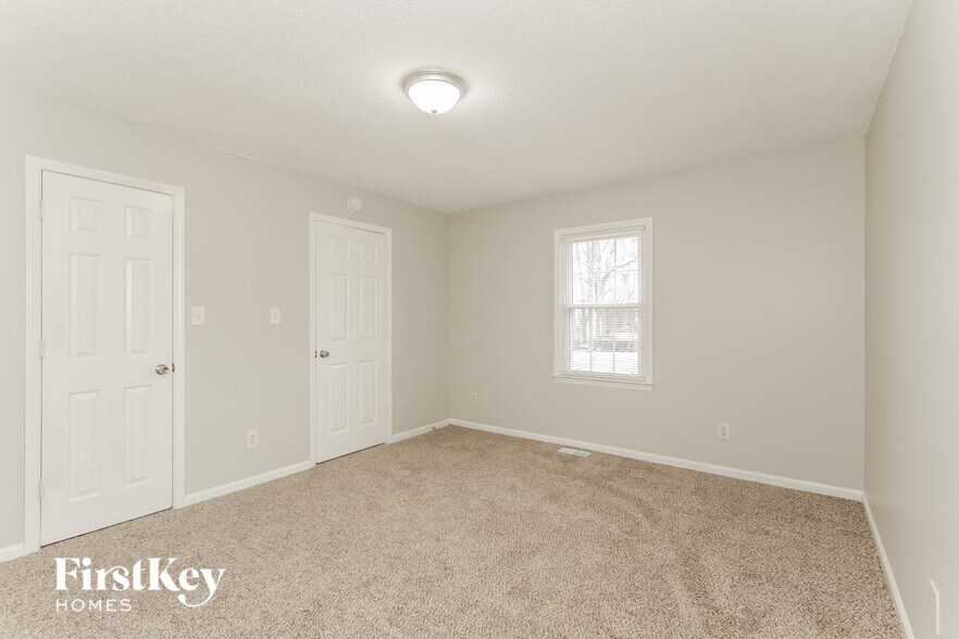 Building Photo - 11106 5 Cedars Rd