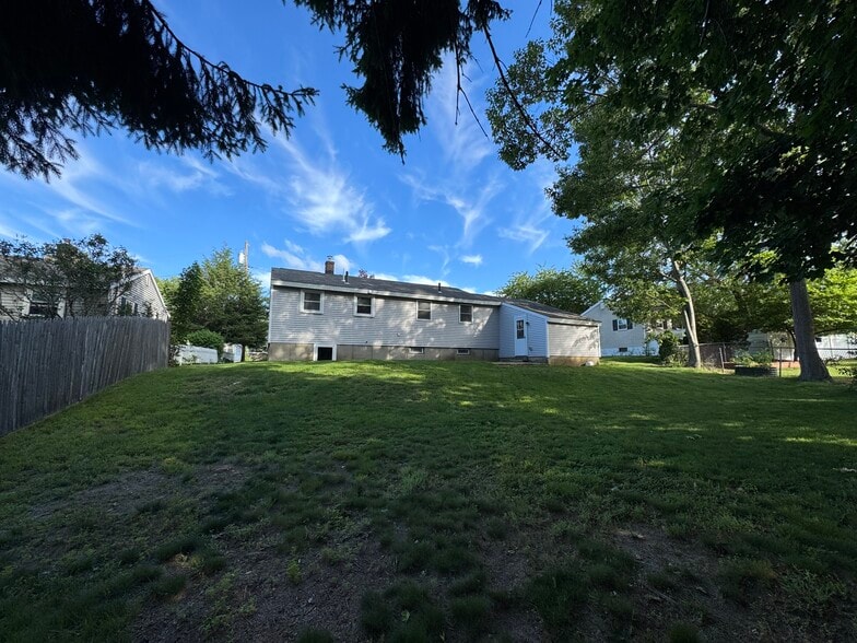 Building Photo - 159 Leslie Dr