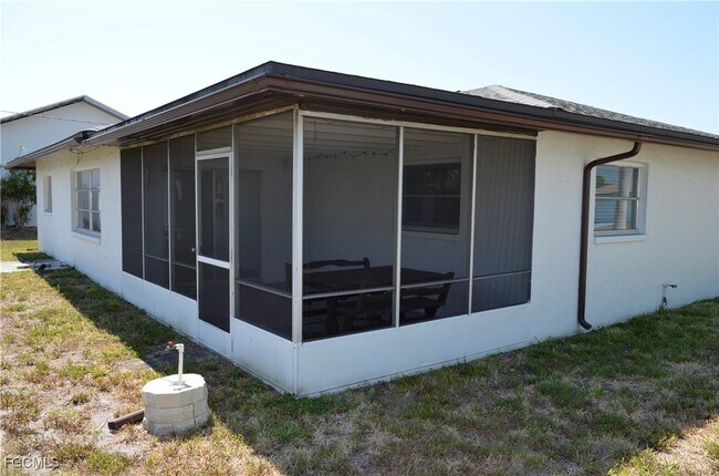 Building Photo - 701 SE 36th St