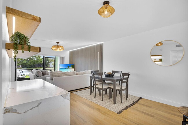 Building Photo - 12911 Briarlake Dr