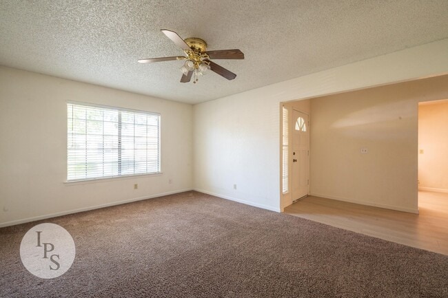 Building Photo - N.E. Fresno Home, 3BR/2BA, Blt 1988, POOL + Living & Family Rooms - Lots of Amenities!