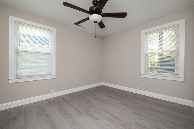 Building Photo - Renovated 2 BR, 1 BA quaint home in Spartanburg under $1200/mo rent