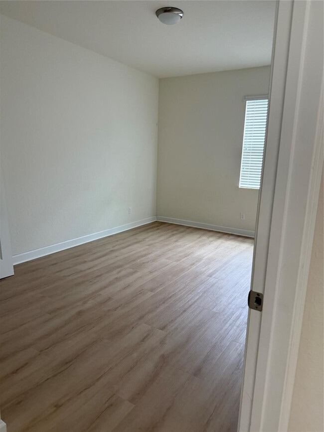 Building Photo - 4386 Buena Tara Dr