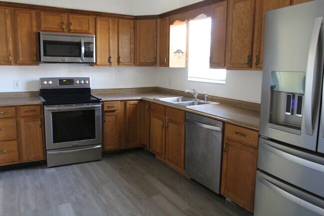 Building Photo - 311 Hollis Dr
