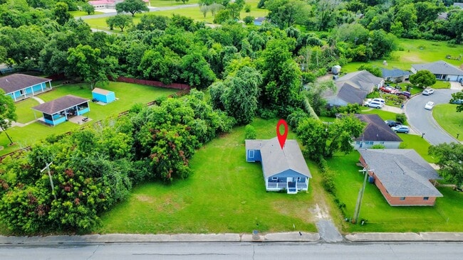 Building Photo - 221 3rd St N