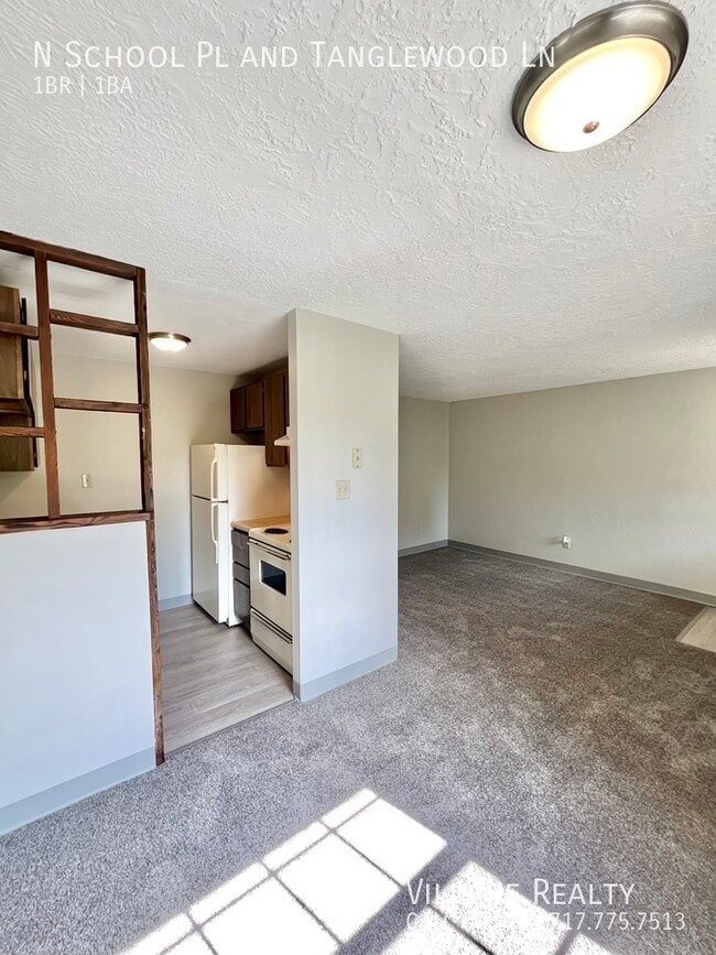 Building Photo - 335 N School Pl