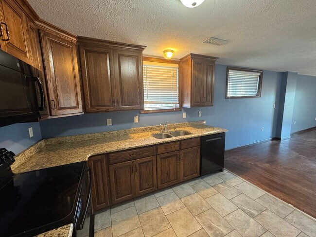 Building Photo - 242 S Market St