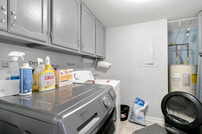 Building Photo - 11045 Theresa Cir