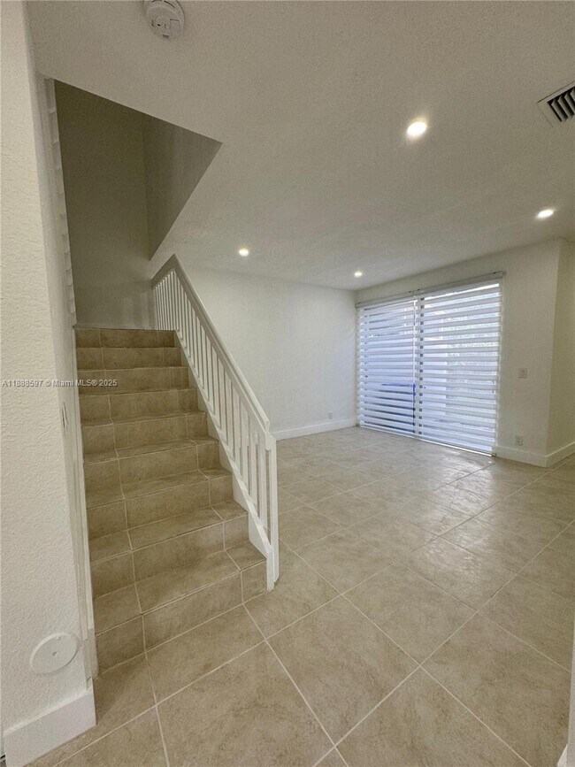 Building Photo - 16820 SW 1st Manor
