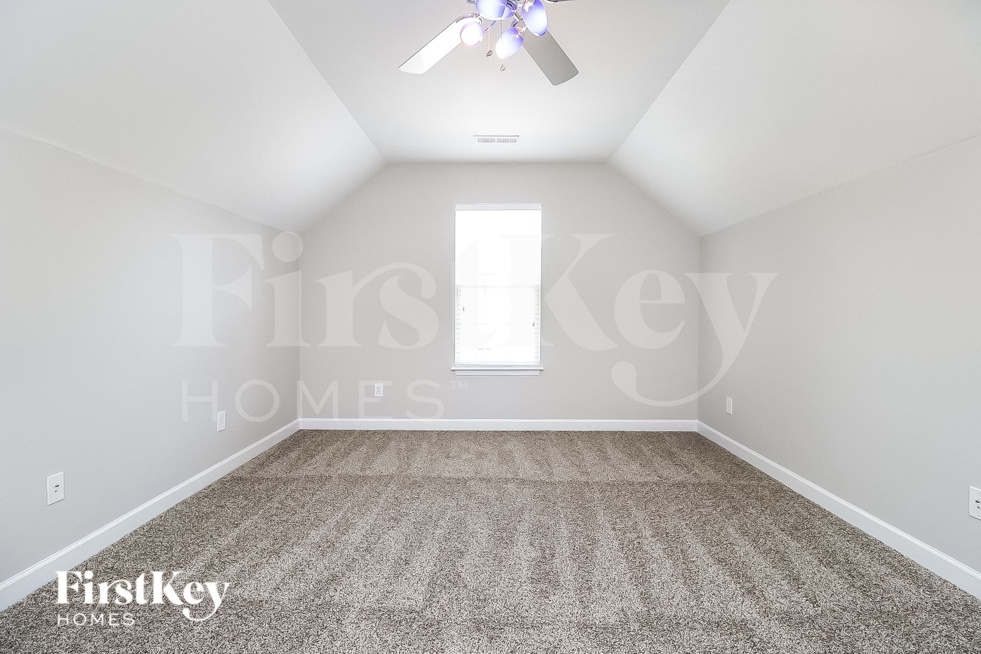 Building Photo - 6255 Glen Way Dr