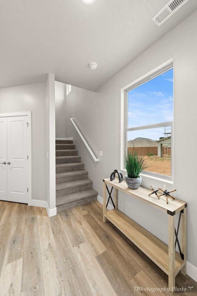 Building Photo - Stunning 4-Bedroom Home!
