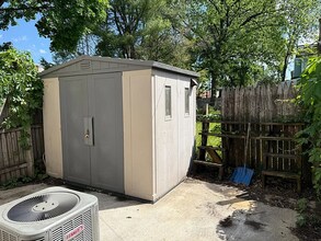 Building Photo - FULLY RENOVATED TOP TO BOTTOM!
