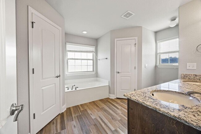 Building Photo - 2031 Dover Cove