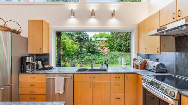 Building Photo - 13006 NE 149th St