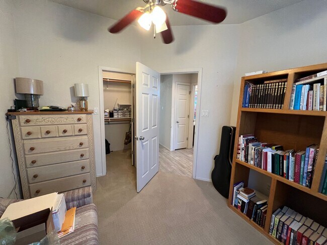 Building Photo - 3 BEDROOM IN WILDFLOWER!