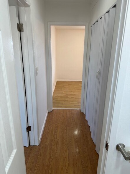 Building Photo - 435 W Acacia Ave