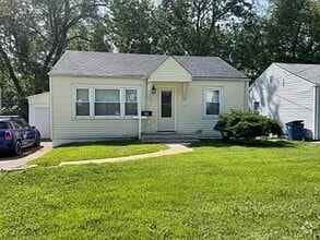 Building Photo - COMING SOON! Beautifully renovated single-...