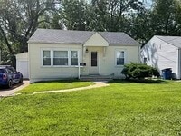 Building Photo - COMING SOON! Beautifully renovated single-...
